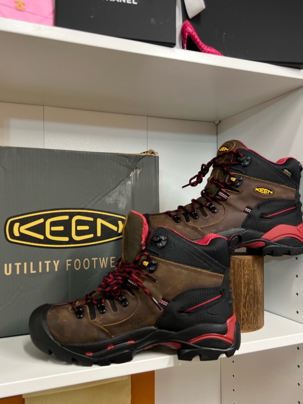 KEEN Brown and Red Men’s Waterproof Work/Hiking Boots size 8.5